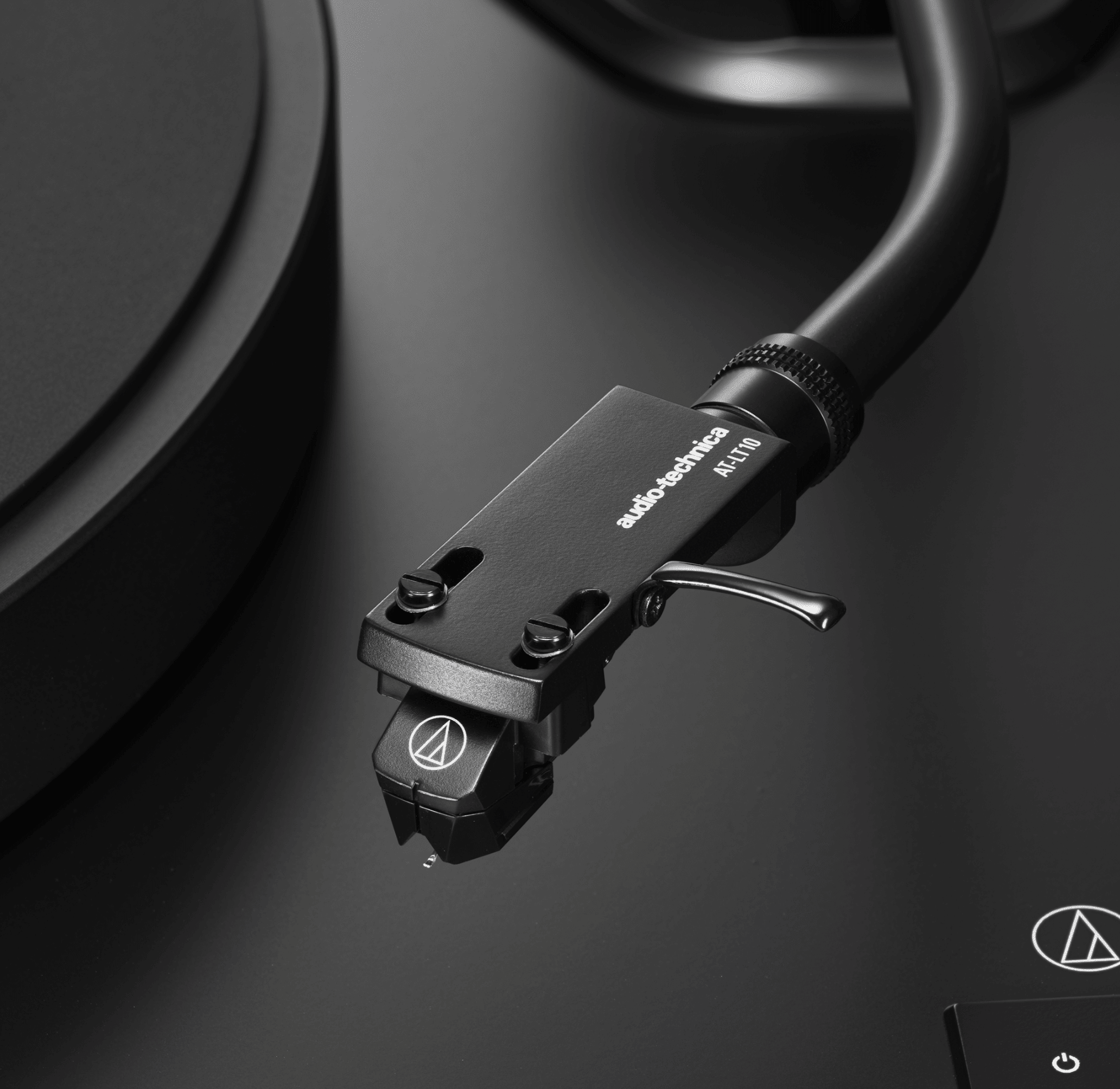 Audio Technica AT-LP8X BONUS OFFER free Stylus upgrade to VM95SH valued $299