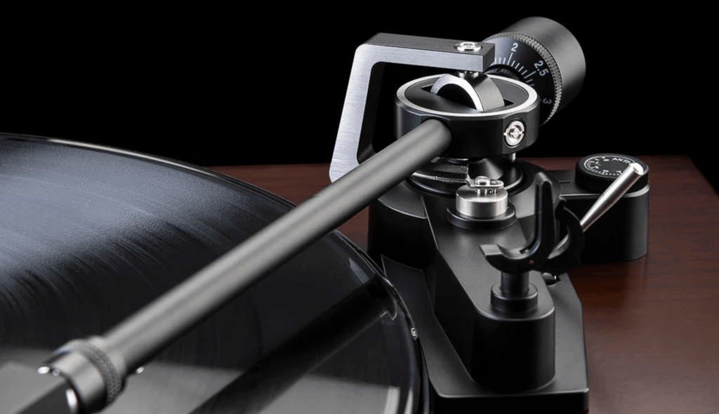 Dual CS-618Q Semi-Automatic Turntable