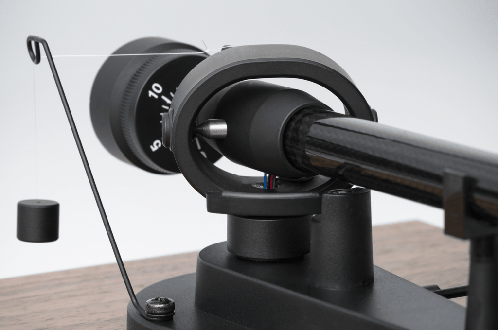 ProJect Debut Carbon Classic Turntable with Ortofon 2M Red