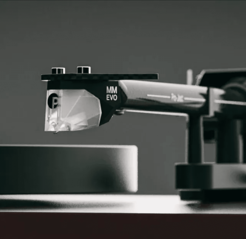 ProJect Debut EVO 2 Turntable with Pick It MM Cartridge