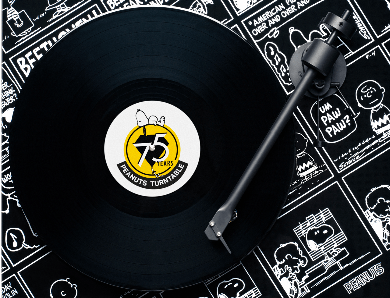 ProJect Peanuts Turntable with Ortofon OM 10 Cartridge