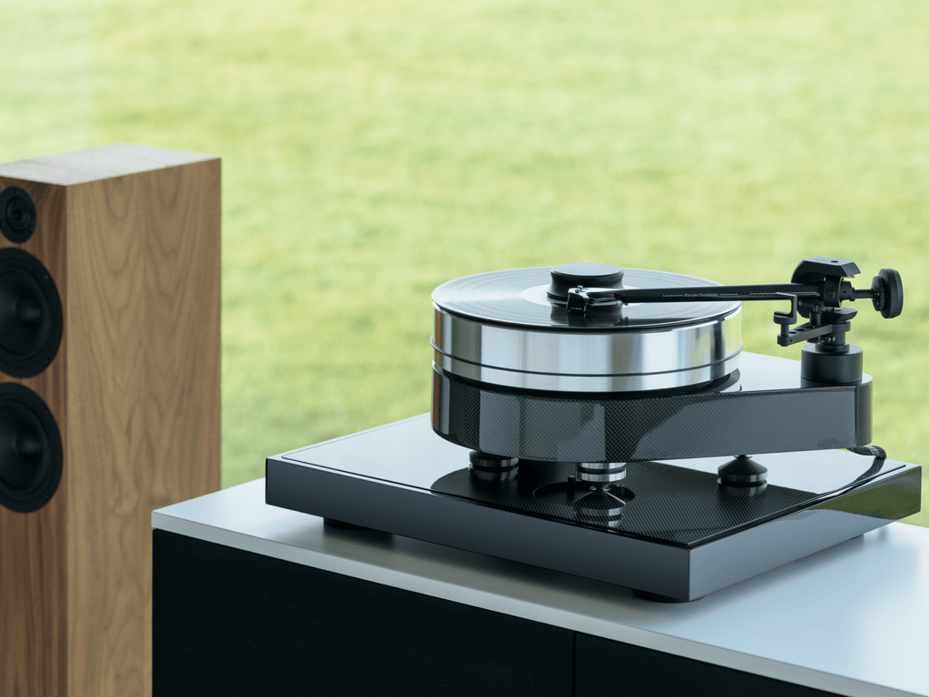 ProJect RPM 10 Carbon Turntable with Ground It Carbon Isolation Base