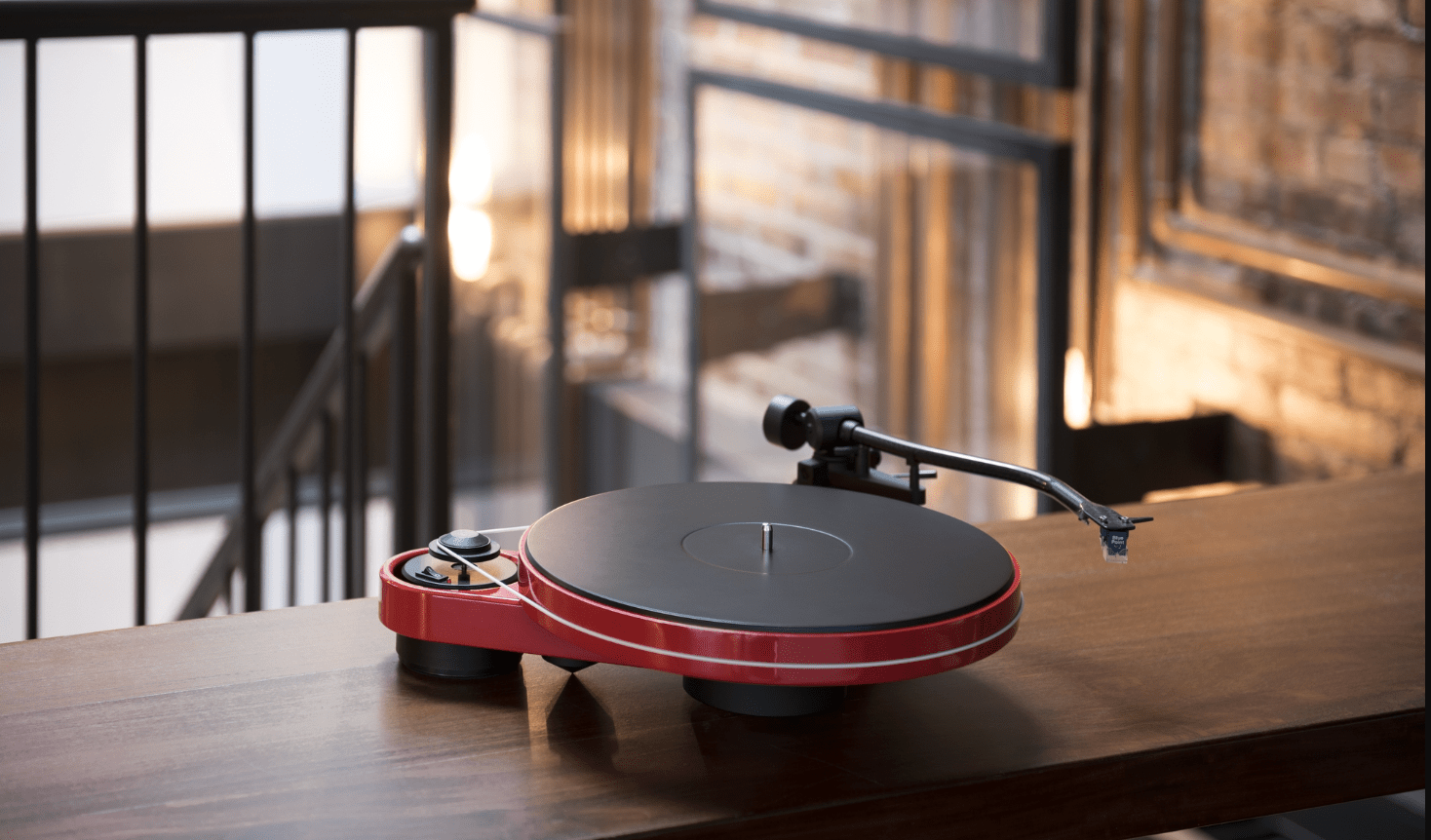 ProJect RPM 3 Carbon Turntable with Ortofon 2M Silver Cartridge
