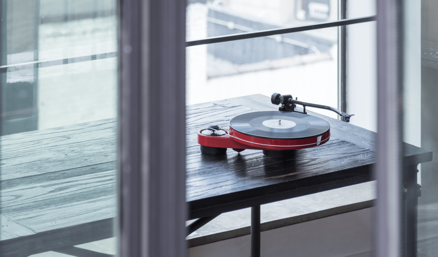 ProJect RPM 3 Carbon Turntable with Ortofon 2M Silver Cartridge