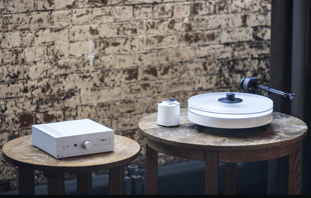 ProJect RPM 5 Carbon Turntable with Ortofon 2M Bronze Cartridge