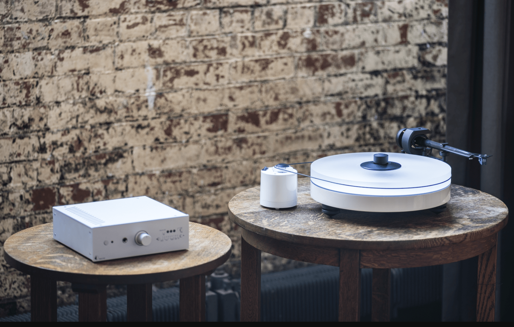ProJect RPM 5 Carbon Turntable with Ortofon 2M Bronze Cartridge