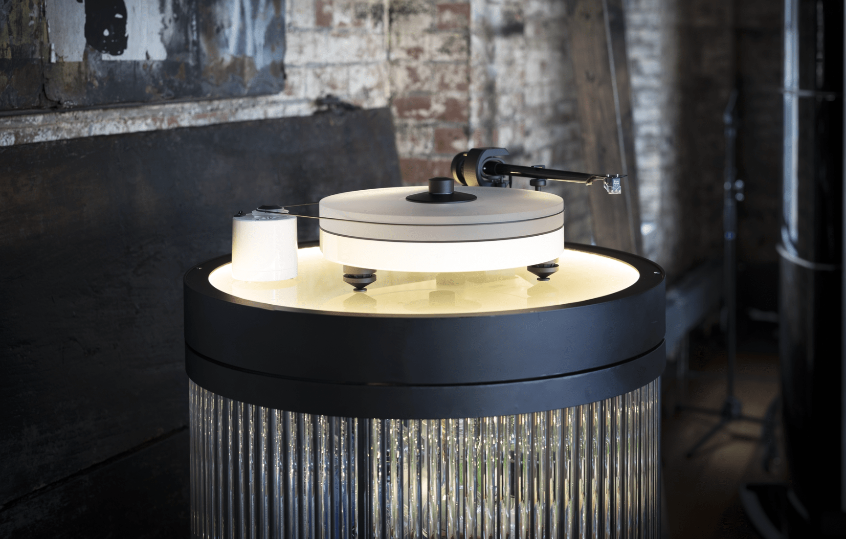 ProJect RPM 5 Carbon Turntable with Ortofon 2M Bronze Cartridge