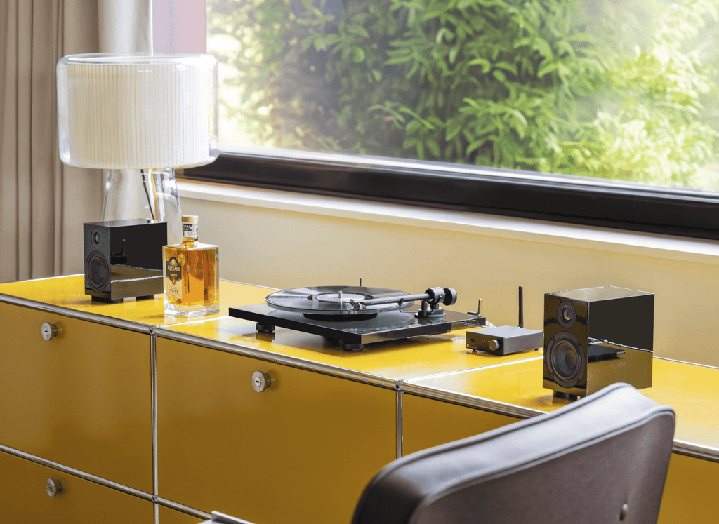 ProJect T1 EVO Phono Turntable with Ortofon OM 10 Cartridge