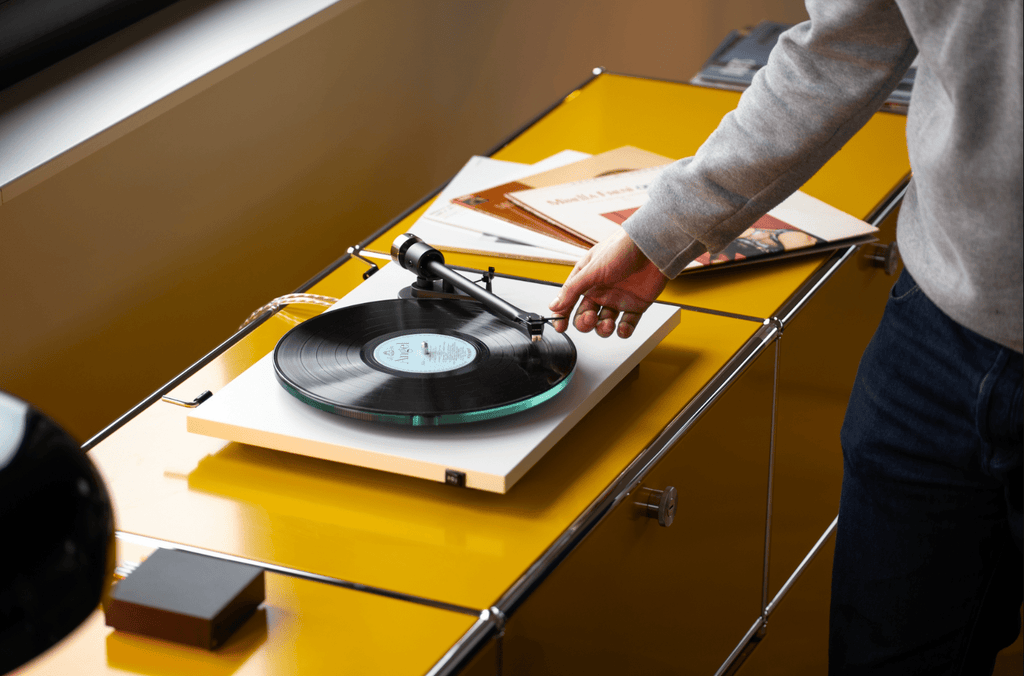 ProJect T2 Turntable with Ortofon 2M Red Cartridge