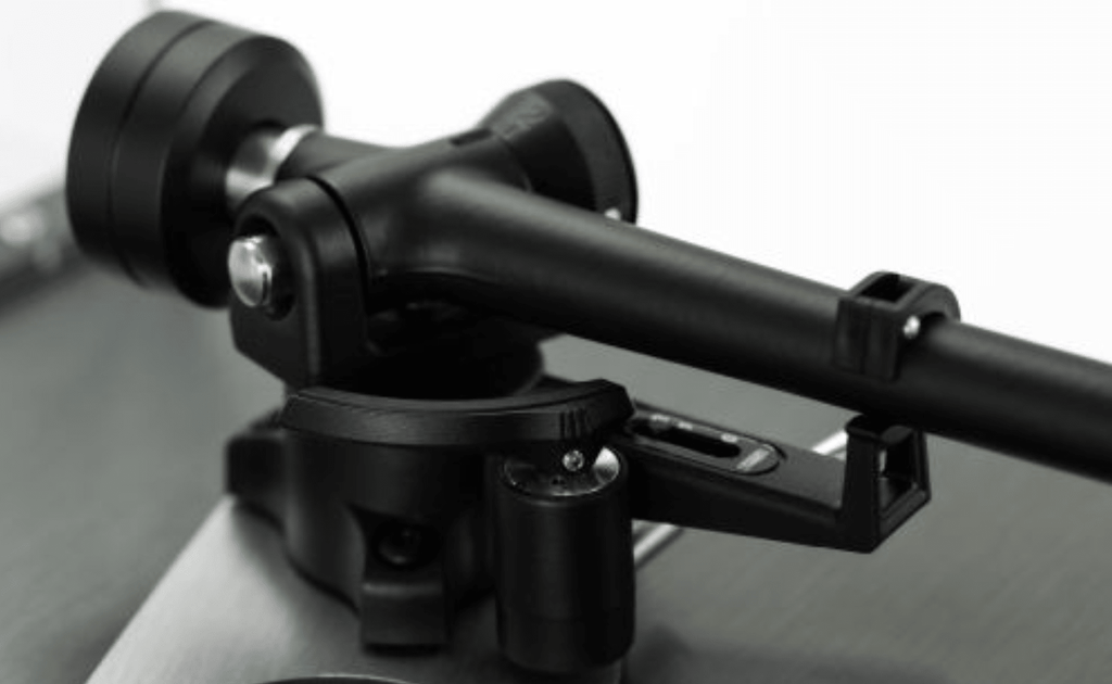 Rega Planar 3 RS Special Edition with ND5 in Brushed Aluminium Black