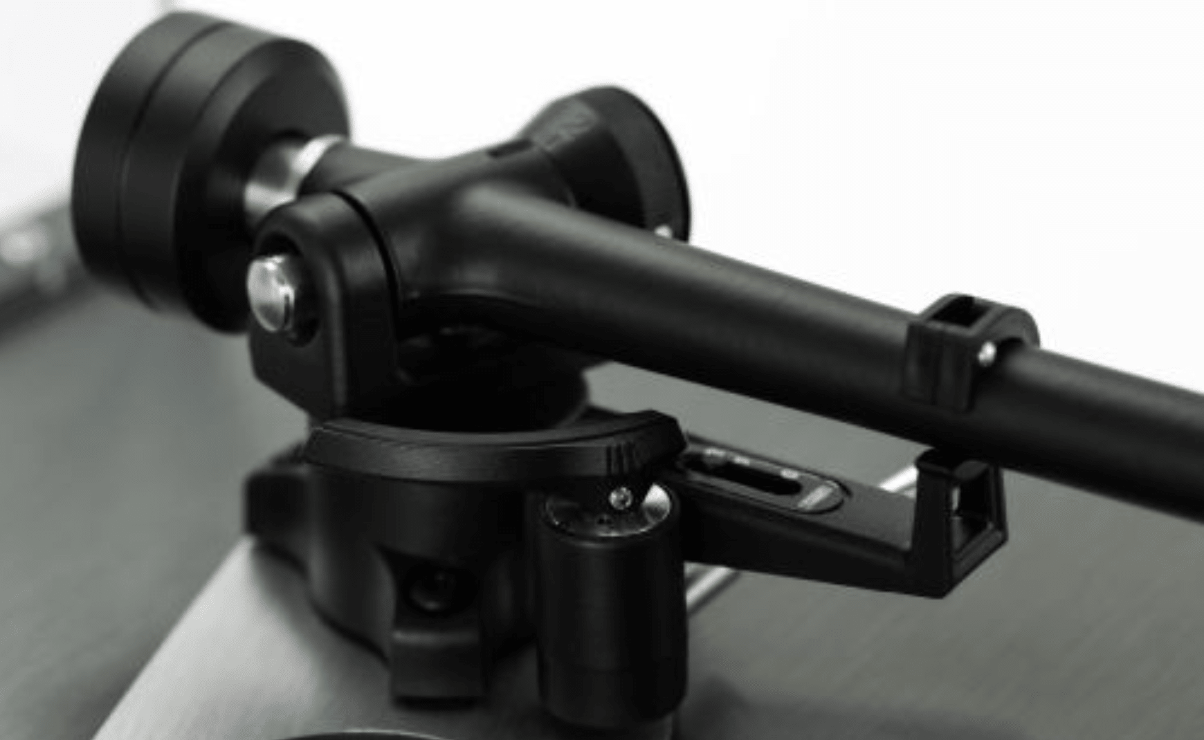Rega Planar 3 RS Special Edition with ND5 in Brushed Aluminium Black